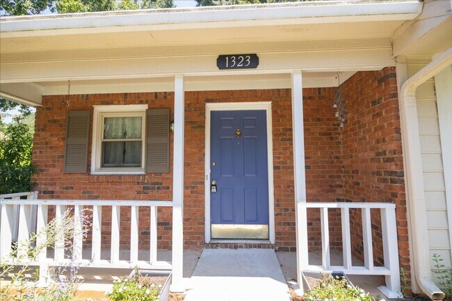 Foto del edificio - Spacious Corner Lot 2bd/2ba Ranch Townhome...