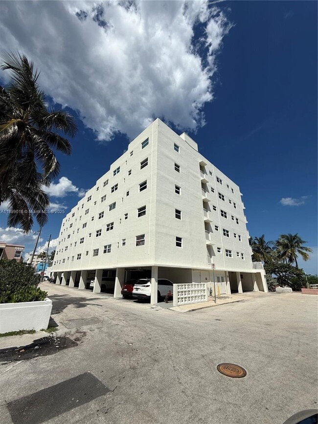 Foto del edificio - 901 S Surf Rd