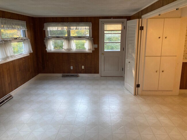 Building Photo - 577 Grove St