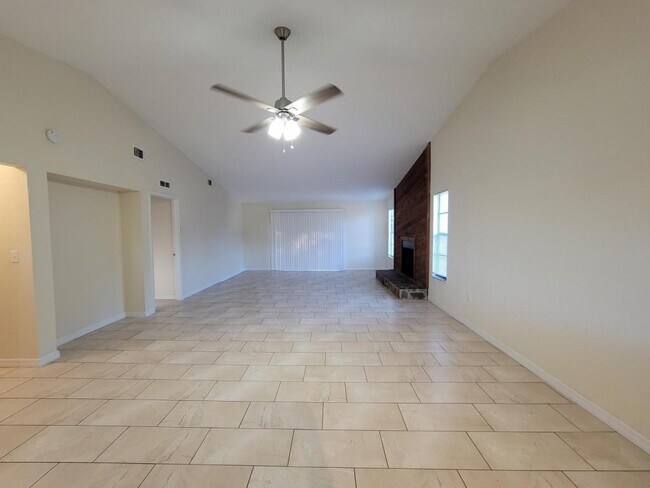 Building Photo - 7857 Pinehurst Dr