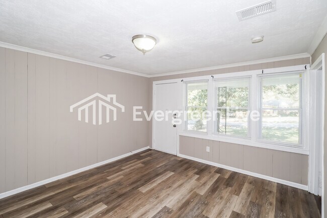 Foto del edificio - 4033 Clearpool Circle Rd