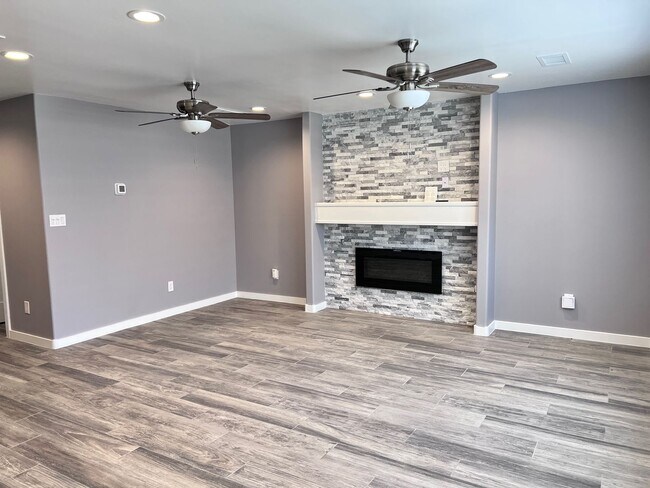 Foto del edificio - Wonderful remodeled 4 bedroom, 3 bathroom ...
