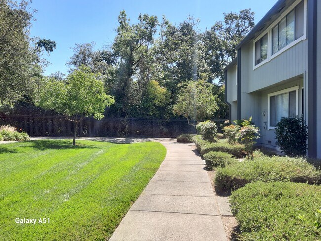 Foto del edificio - 316 Harvest Ln