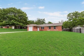 Building Photo - 1116 Ridgeway Cir