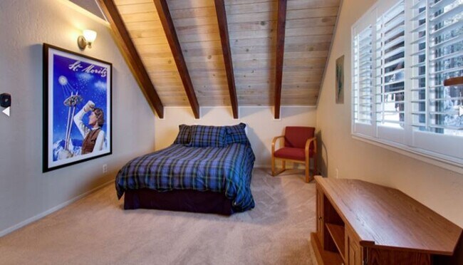 Foto del edificio - The Rockwell Cabin....Stream and bridge in...