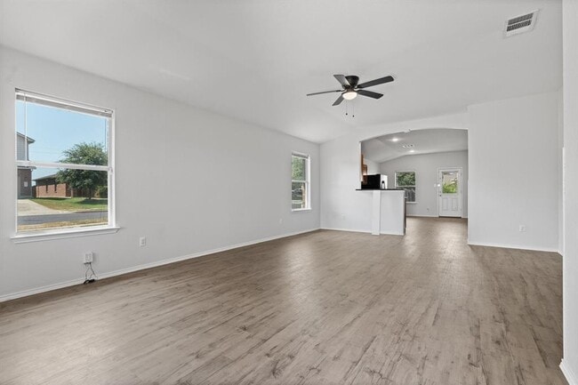 Foto del edificio - 5800 Maciver Dr