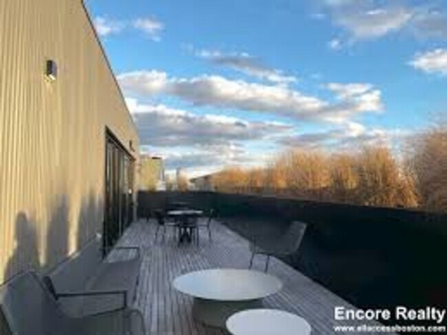 Foto del edificio - Luxury and Pet Friendly 2 bed 2 Bath in Convenient Location