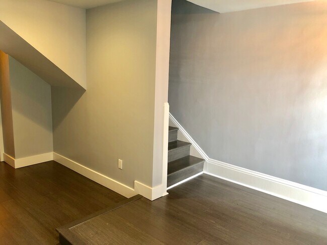 Foto del edificio - 1466 Revere Ave