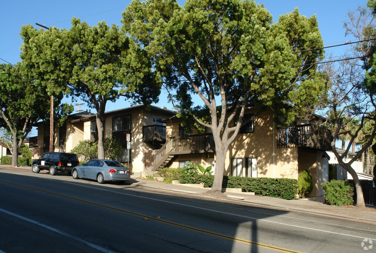 Building Photo - 835 Olive St
