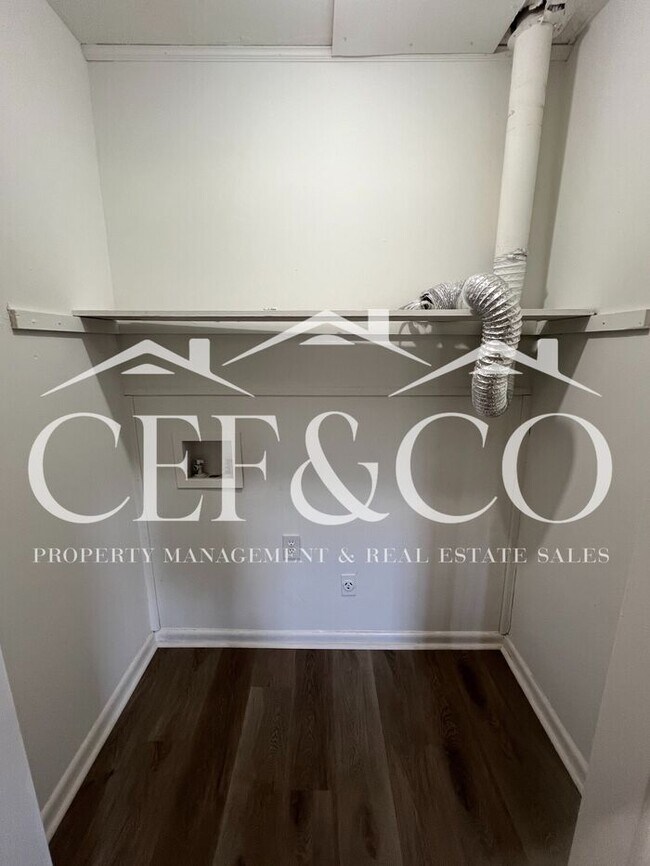 Foto del edificio - Adorable 2 bedroom 1 bathroom duplex now available in Inman!
