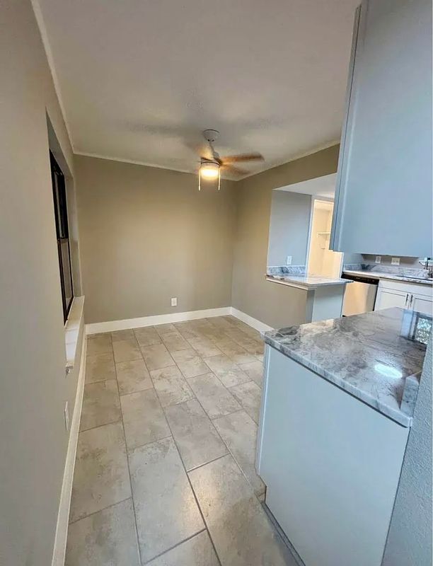 Foto del edificio - 5614 Harvest Hill Rd