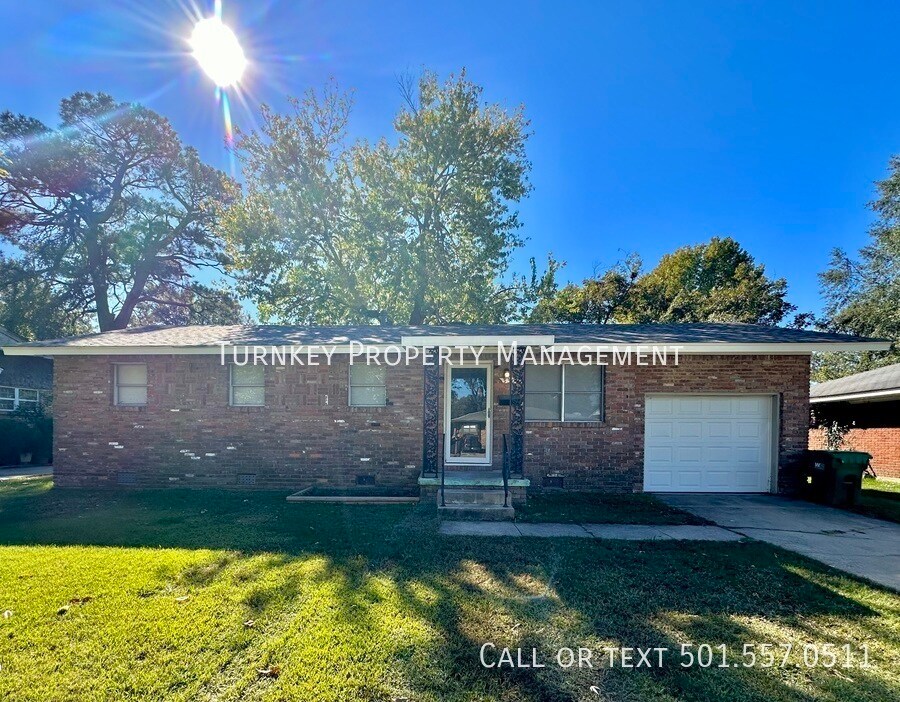 Primary Photo - 3300 Lilac St