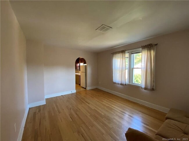 Building Photo - 952 Migeon Ave