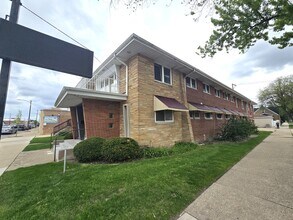 Building Photo - 3151 N Melvina Ave