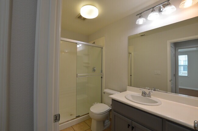 Foto del edificio - 2348 Winepol Loop