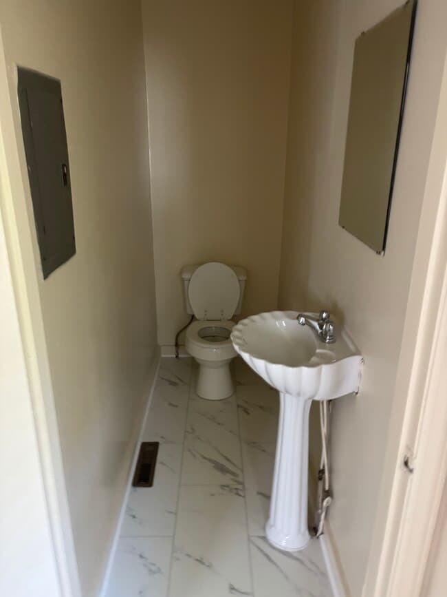 Building Photo - 1906 Wickham Ave