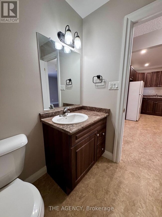 Building Photo - 62 Bloor St E