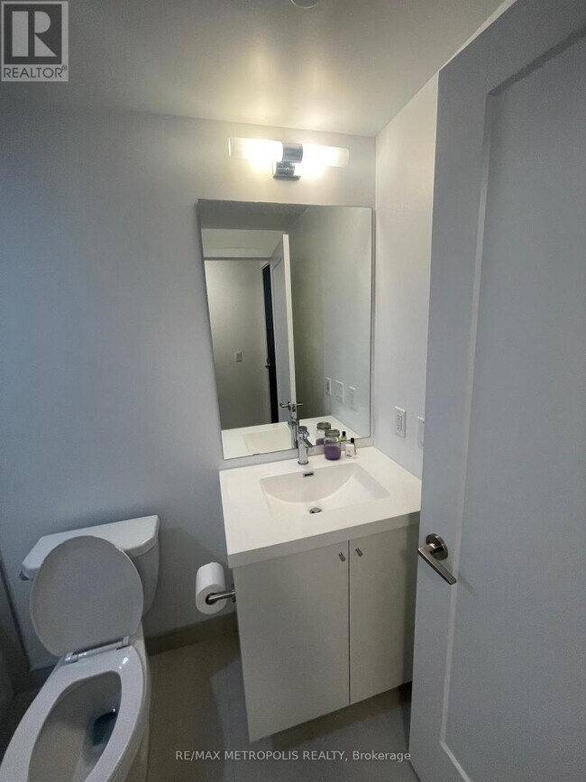 Photo du bâtiment - 2545-2545 Simcoe St N