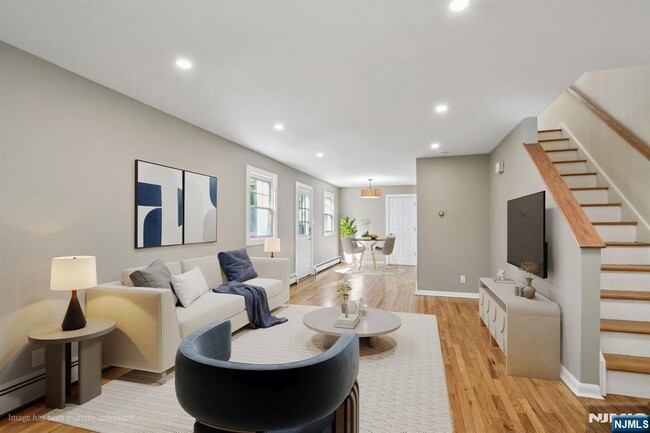 Foto del edificio - 222-224-224 Woodside Ave