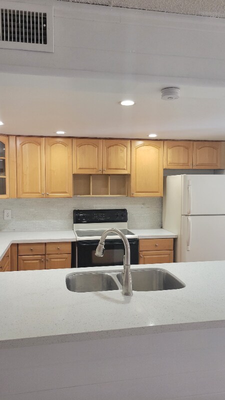 Building Photo - 3210 N Pine Island Rd