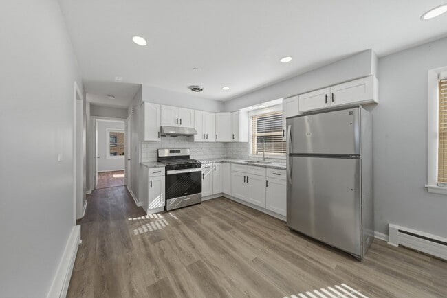 Building Photo - 2705 N Sayre Ave