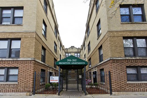 Building Photo - 701 W Brompton Ave