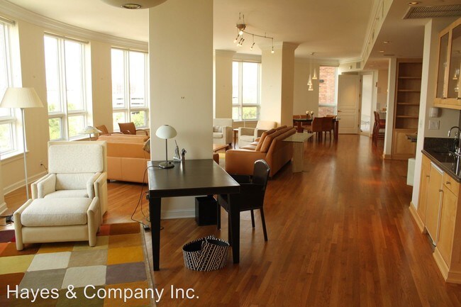 Foto del edificio - 2400 Cherry Creek S Dr