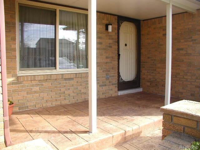 Building Photo - 2952 Sylvan Dr