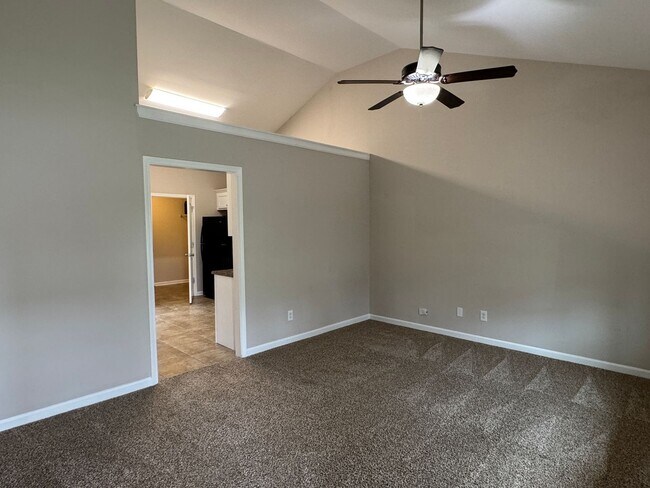 Foto del edificio - 1503 Gambill Wood Dr