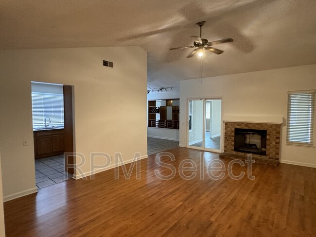 Building Photo - 8364 Bloomington Dr