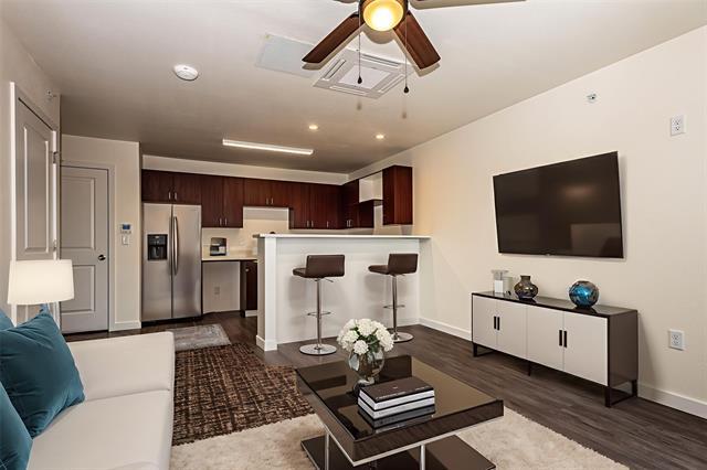 Foto del edificio - 3022 Forest Ln
