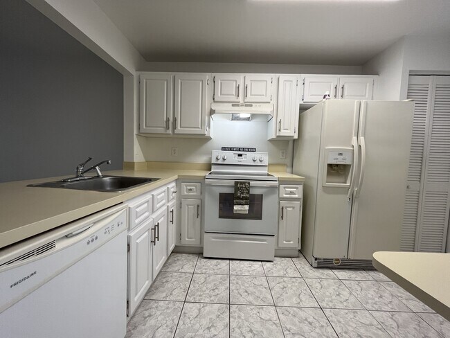 Foto del edificio - 842 NE 209th St