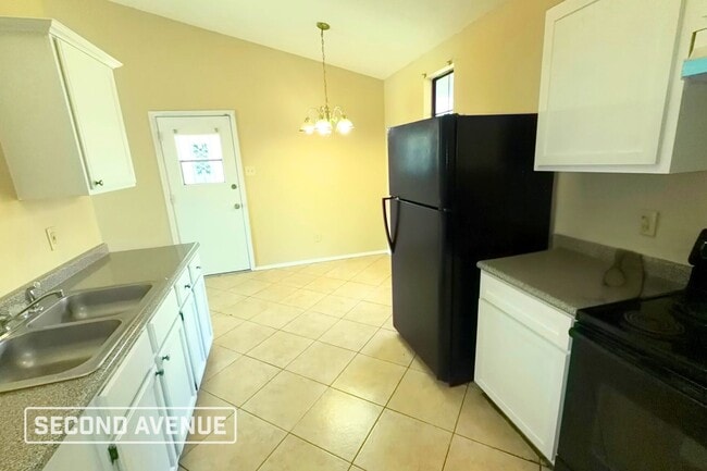 Building Photo - 5775 Ashridge Pl