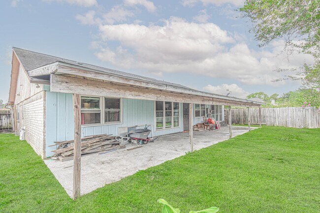 Building Photo - 12054 Plumpoint Dr