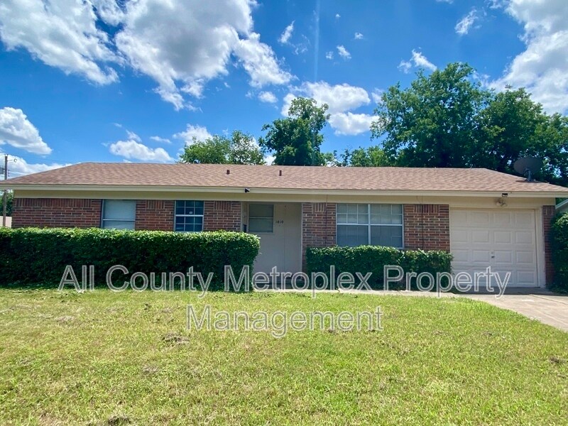 1010 Cherrywood Dr, Garland, TX 75040 House Rental in Garland, TX