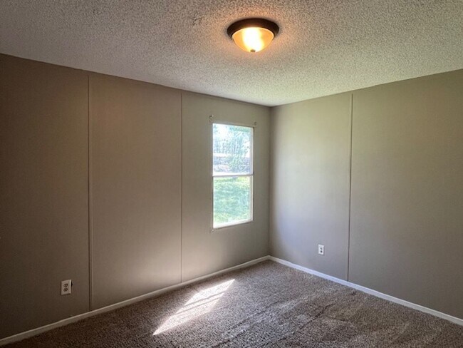 Building Photo - Renovated 2 Bedroom 2 Bath Home(Trailer) on 4 Acres with Pond For Rent!!