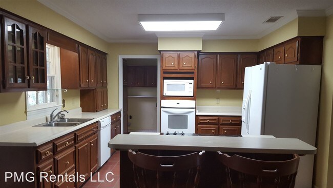 Building Photo - 3 br, 2 bath Room For Rent - 401 Peg Wen