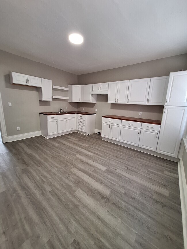 Foto del edificio - 1916 Constitution Blvd