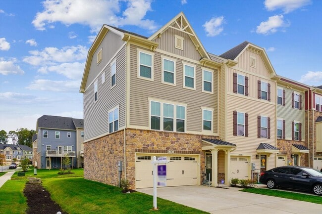 Building Photo - 8303 Encore Dr