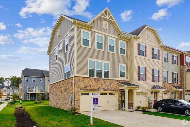 Building Photo - 8303 Encore Dr