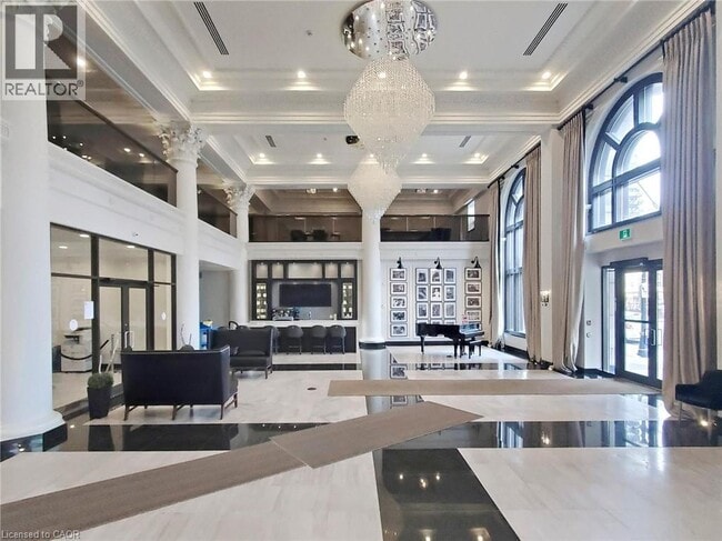 Building Photo - 112 King St E