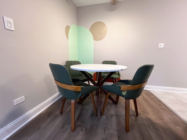Foto del edificio - 3161 N Cambridge Ave