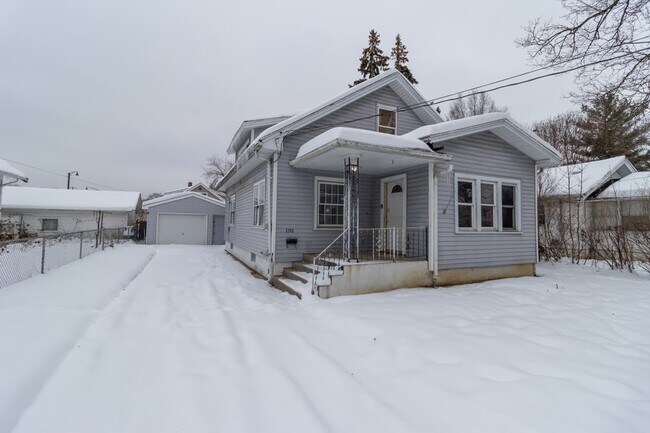 Foto del edificio - 2319 Hecker Ave