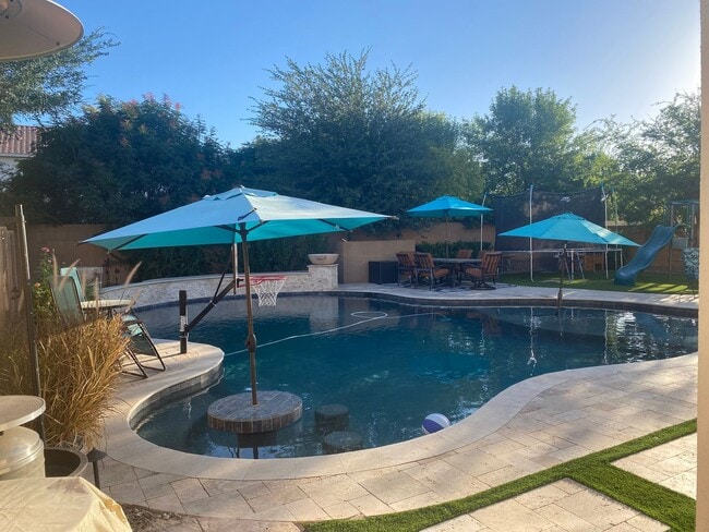 Building Photo - Coming Soon: Gorgeous 5bed/4 bath with Ove...