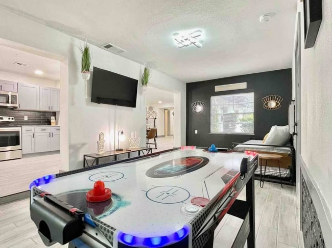 Building Photo - 1213 Corbett Ln