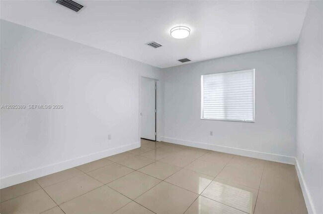 Foto del edificio - 1180 NW 67th St