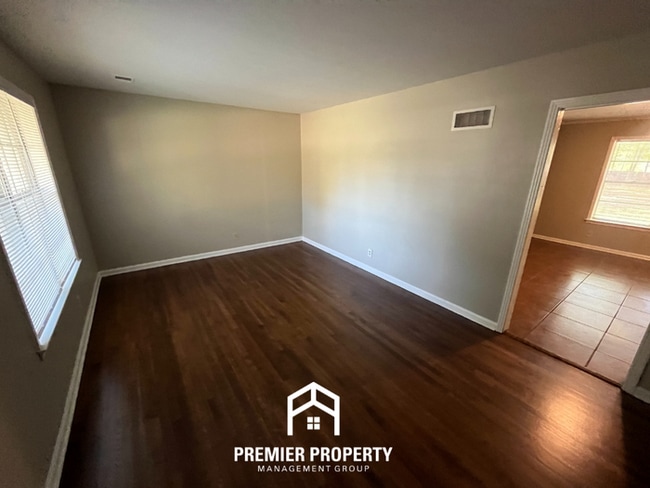 Photo - 5435 Whitworth Rd House