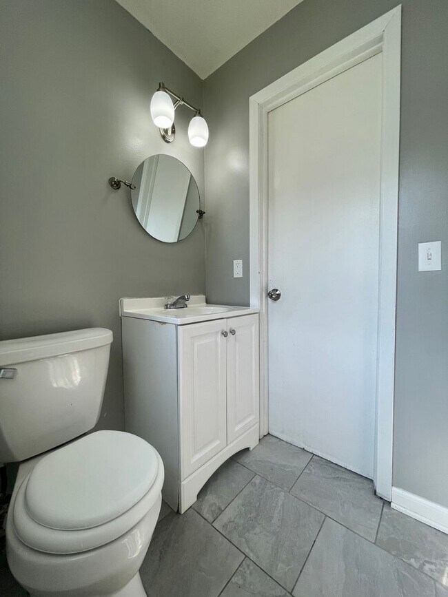 Foto del edificio - Enormous 7 bedroom 2 bathroom house!!