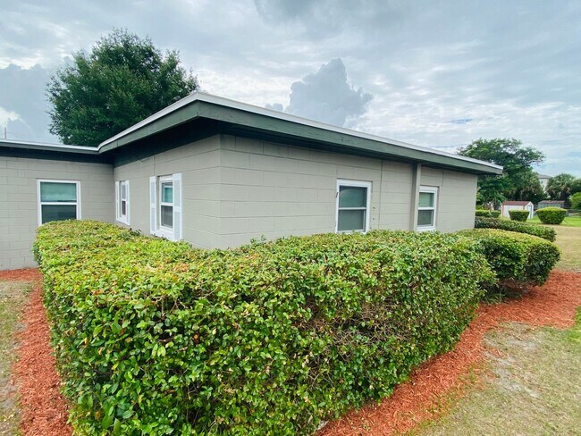 Building Photo - Cozy 3 BD / 1 BA Single Family Home