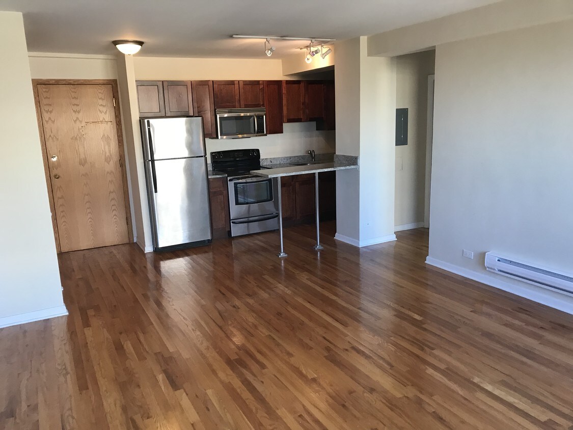 Foto principal - 4180 N Marine Dr
